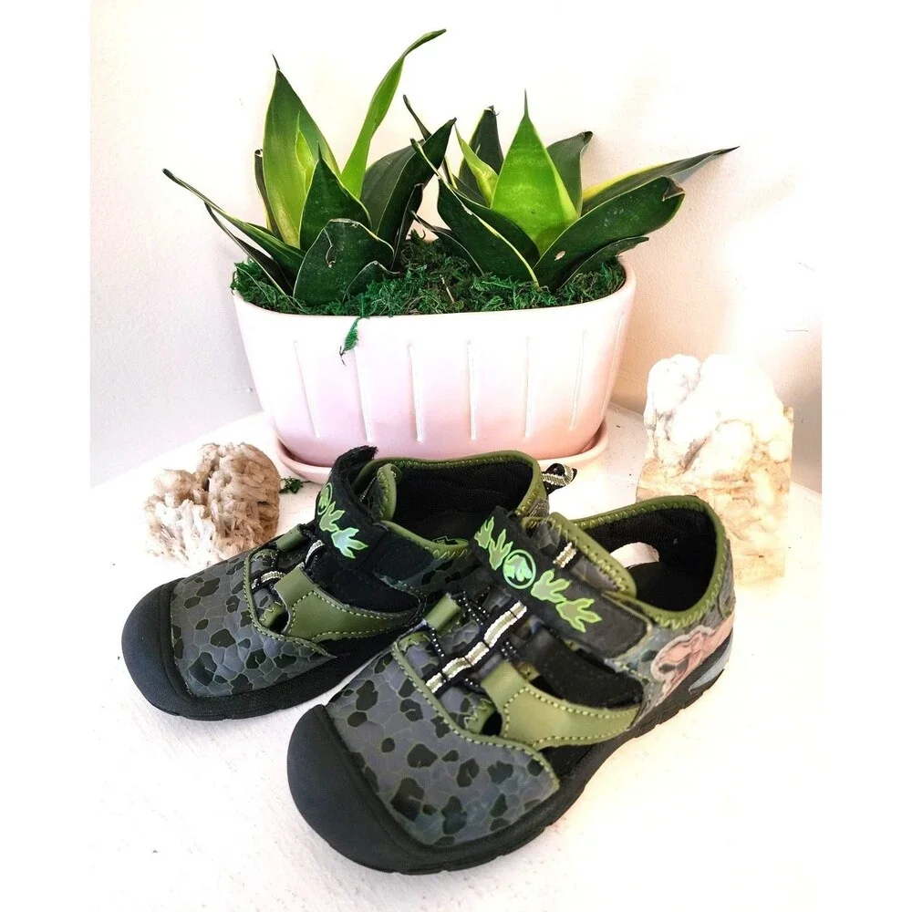Jurassic World Green and Black Boys Closed-toe sandals - Size 11 small boy's